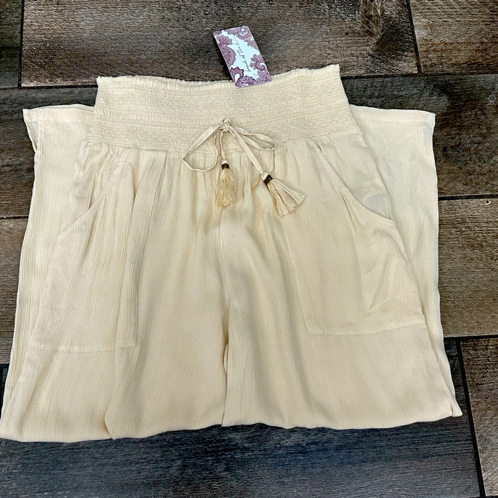 NWT Band of the Free tan wide leg linen style pants. Womens M.